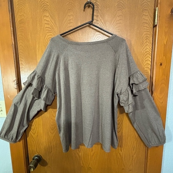 LoveRiche Long Ruffled Sleeve Light Brown Tee Tunic
2X
NWT - Picture 2 of 4